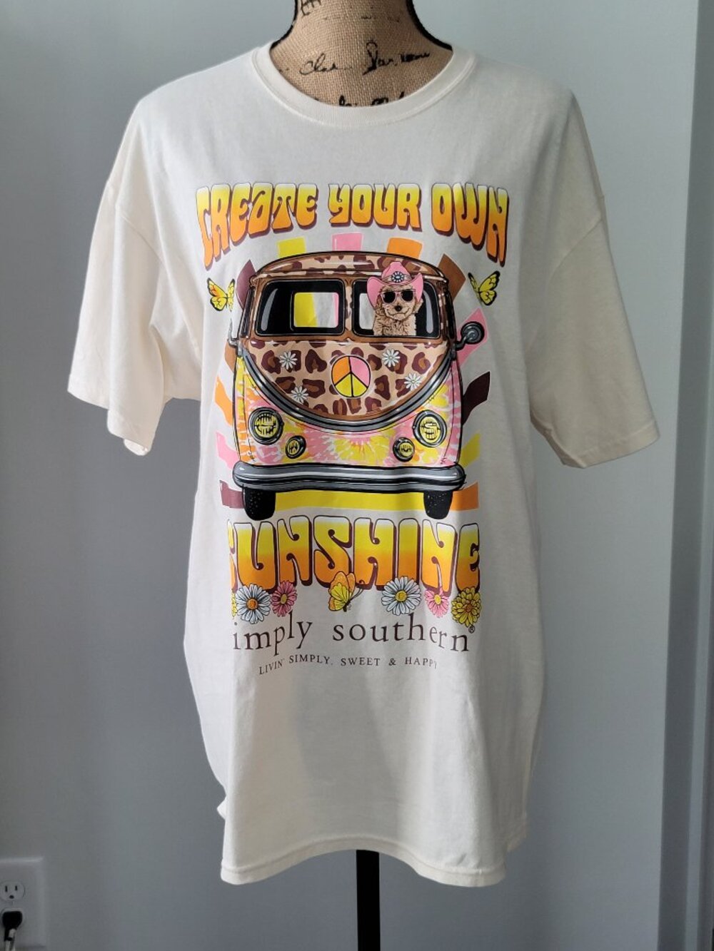 Ladies Simply Southern Cream Colored T-shirt Size Large